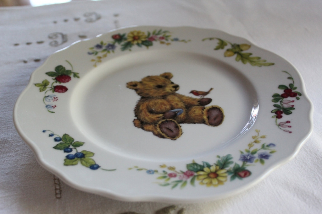 Biscuit saucer